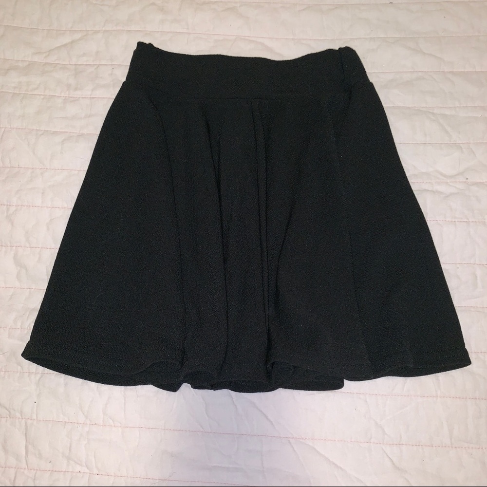 Simple flowy black skirt